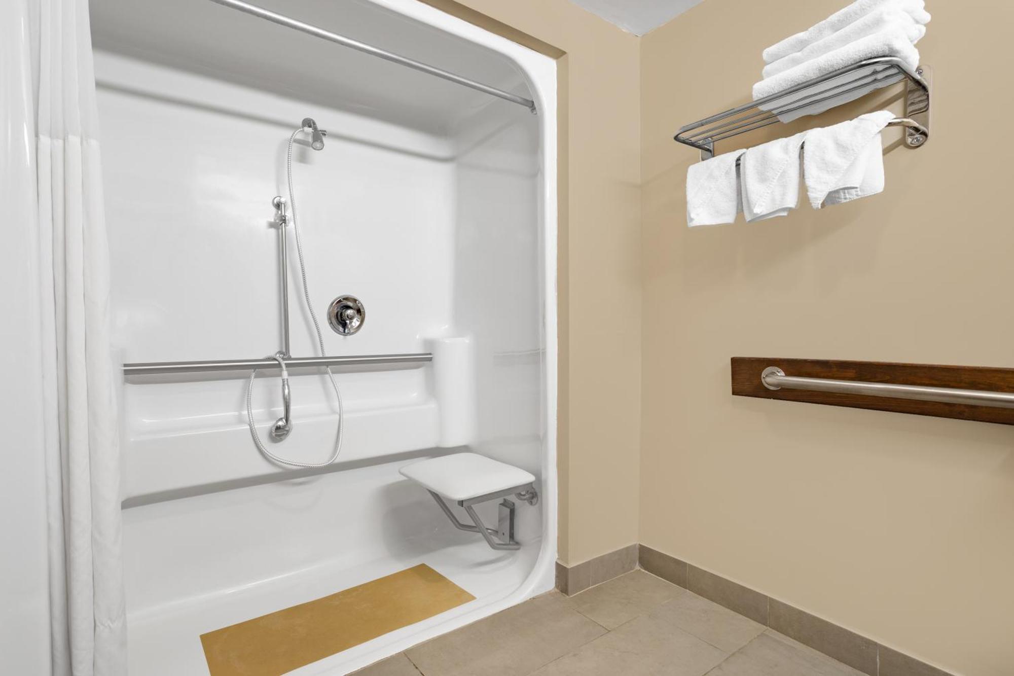 Ramada By Wyndham Hendersonville Kültér fotó