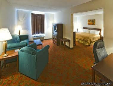 Ramada By Wyndham Hendersonville Kültér fotó